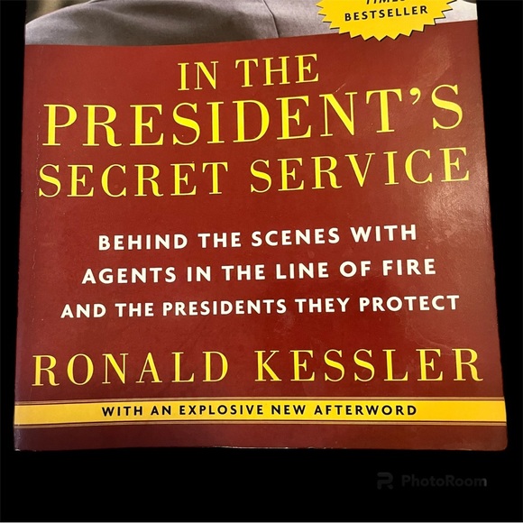 In The President’s Secret Service by Ronald Kessler Glossy Soft-Covered Secrets - Picture 3 of 12